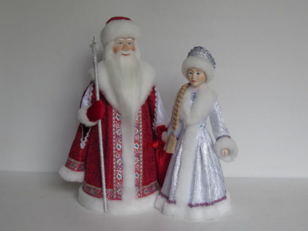 Русский Дед Мороз и Снегурочка серебристая