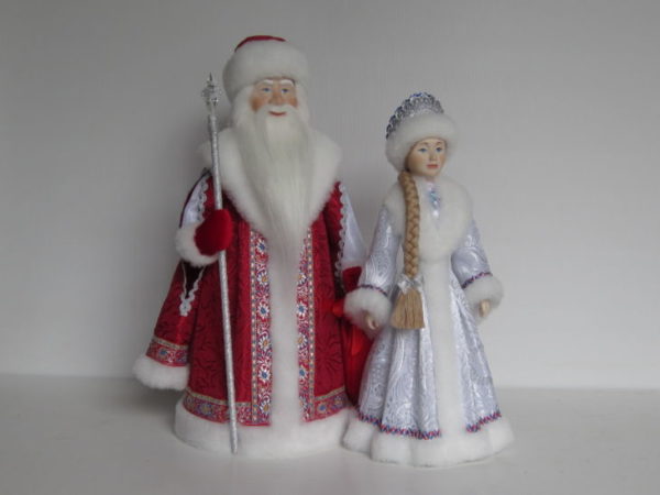 Русский Дед Мороз и Снегурочка серебристая
