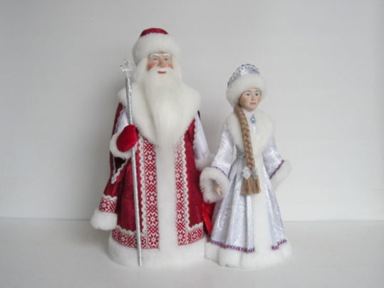 Русский Дед Мороз и Снегурочка Серебристая