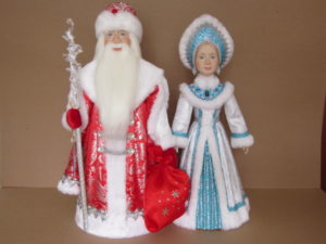 Куклы Дед Мороз в подарок и Снегурочка2
